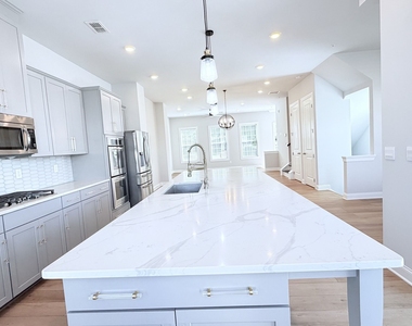 4764 Highside Way - Photo Thumbnail 32