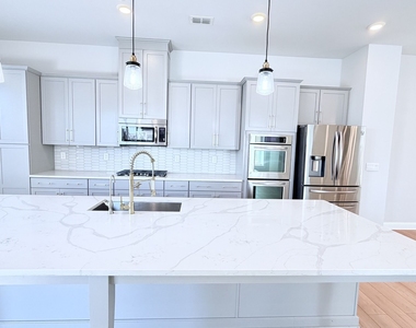 4764 Highside Way - Photo Thumbnail 35
