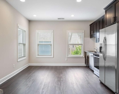 1825 Sanford Drive Nw - Photo Thumbnail 6