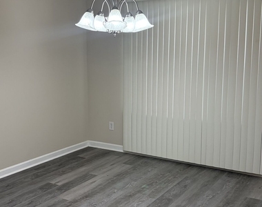 3229 Meadow Point Drive - Photo Thumbnail 2