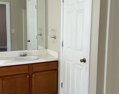 3229 Meadow Point Drive - Photo Thumbnail 4