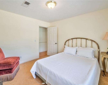 4010 Mansion Drive - Photo Thumbnail 13