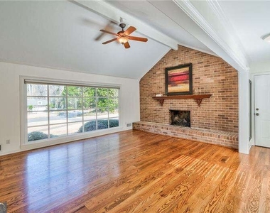 4010 Mansion Drive - Photo Thumbnail 2