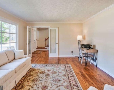 4010 Mansion Drive - Photo Thumbnail 5
