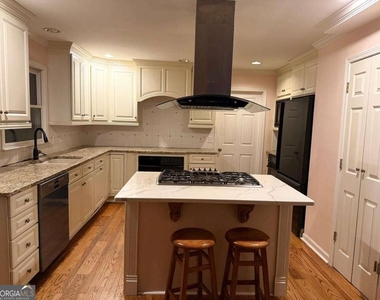 4010 Mansion Drive - Photo Thumbnail 10
