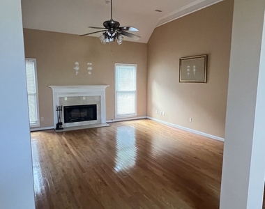 125 Acadian Drive - Photo Thumbnail 3