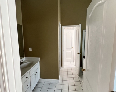 125 Acadian Drive - Photo Thumbnail 10