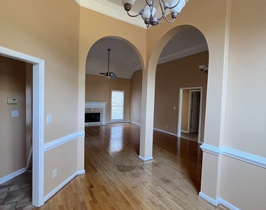 125 Acadian Drive - Photo Thumbnail 5