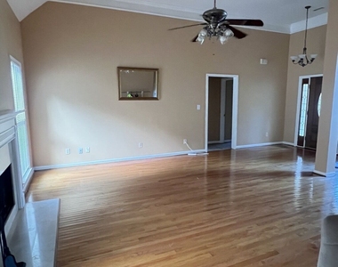 125 Acadian Drive - Photo Thumbnail 4