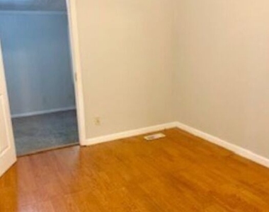13 Tuxedo Avenue - Photo Thumbnail 8
