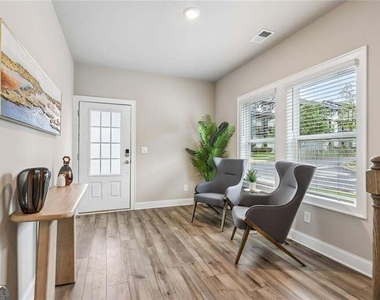 1037 Knoxboro Lane - Photo Thumbnail 7