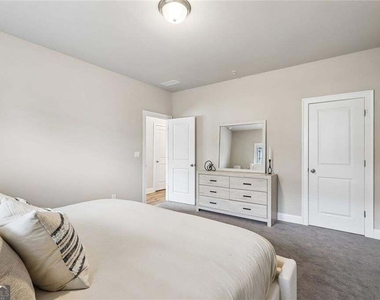 1037 Knoxboro Lane - Photo Thumbnail 21
