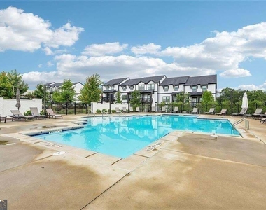 1037 Knoxboro Lane - Photo Thumbnail 39