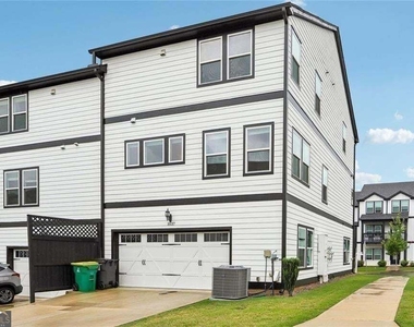 1037 Knoxboro Lane - Photo Thumbnail 4