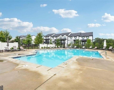 1037 Knoxboro Lane - Photo Thumbnail 37