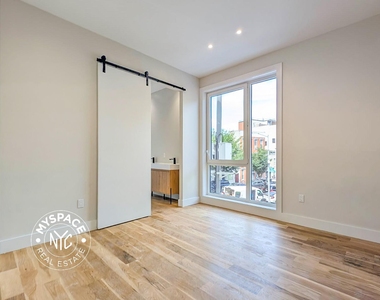 323 Eckford Street - Photo Thumbnail 11