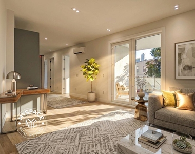 323 Eckford Street - Photo Thumbnail 2