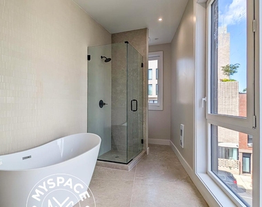 323 Eckford Street - Photo Thumbnail 9