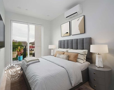 92 Manhattan Avenue - Photo Thumbnail 4