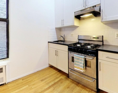 1297 Lexington Avenue - Photo Thumbnail 2