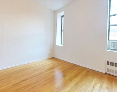 1297 Lexington Avenue - Photo Thumbnail 3