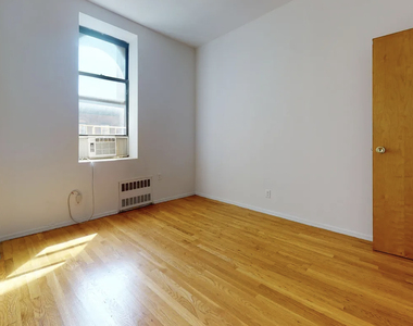 1297 Lexington Avenue - Photo Thumbnail 6