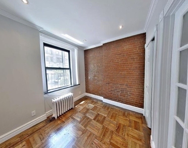 East 23rd Street and 3rd Avenue  - Photo Thumbnail 4