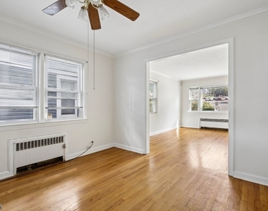 209 Academy St - Photo Thumbnail 6