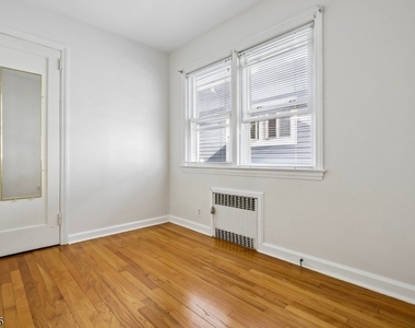 209 Academy St - Photo Thumbnail 11