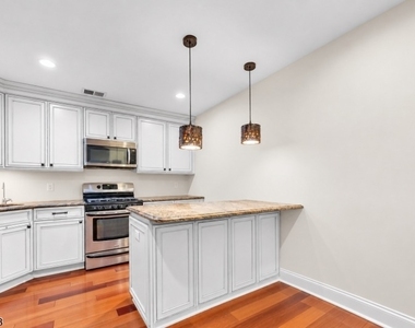 1118 Sage Ct - Photo Thumbnail 2