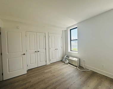 West 81st Street - Photo Thumbnail 2