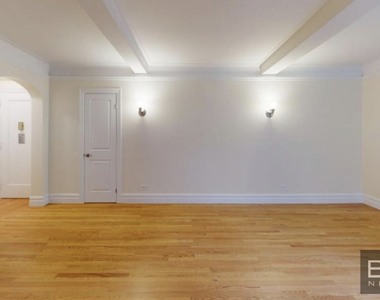 95 Christopher Street - Photo Thumbnail 4