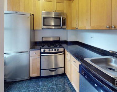 95 Christopher Street - Photo Thumbnail 3