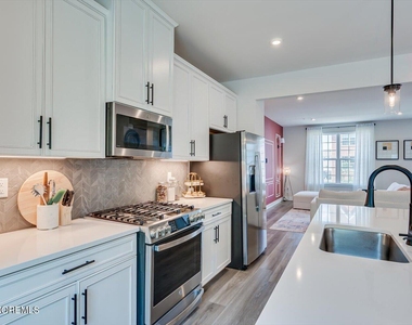 220 Anchor Way - Photo Thumbnail 23