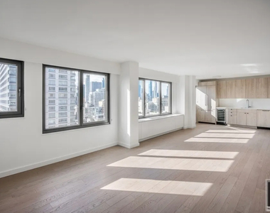 East 72nd Street - Photo Thumbnail 2
