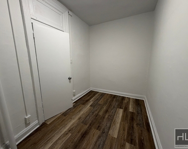 York Avenue - Photo Thumbnail 3