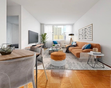 East 75th Street - Photo Thumbnail 1