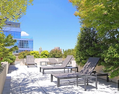 East 75th Street - Photo Thumbnail 5