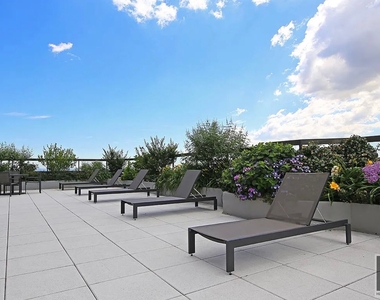 East 79th Street - Photo Thumbnail 10