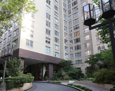 East 75th Street - Photo Thumbnail 5