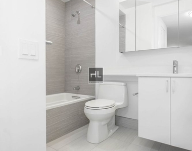 East 58th Street - Photo Thumbnail 2