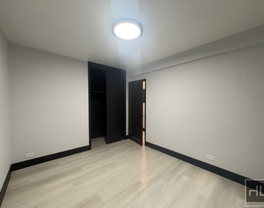 East 58 Street - Photo Thumbnail 3