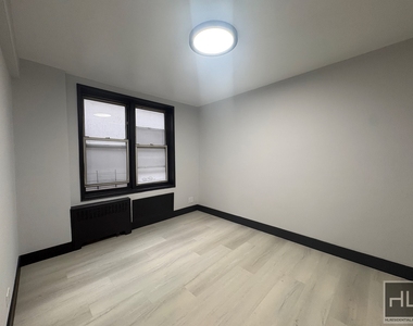 East 58 Street - Photo Thumbnail 2