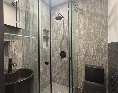 East 58 Street - Photo Thumbnail 6
