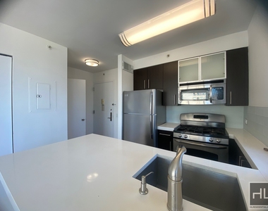 West 37th Street - Photo Thumbnail 1