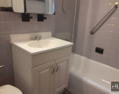 East 58th Street - Photo Thumbnail 4