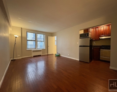 East 58 Street - Photo Thumbnail 1