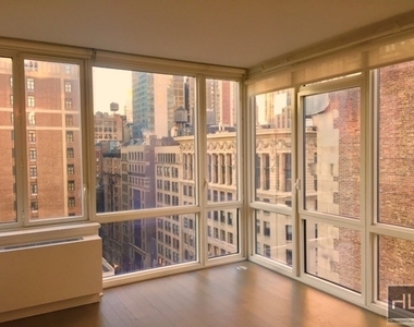 Fifth Avenue - Photo Thumbnail 6