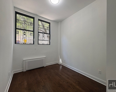 West 68 Street - Photo Thumbnail 4