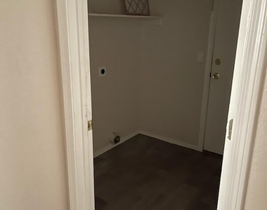 14199 W Clarendon Avenue - Photo Thumbnail 9